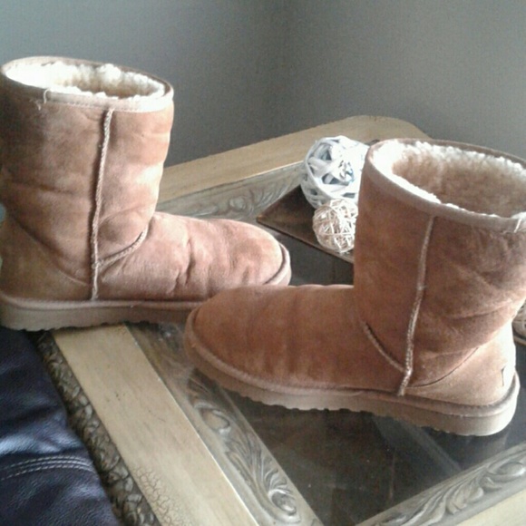 UGG BOOTS - Picture 3 of 8